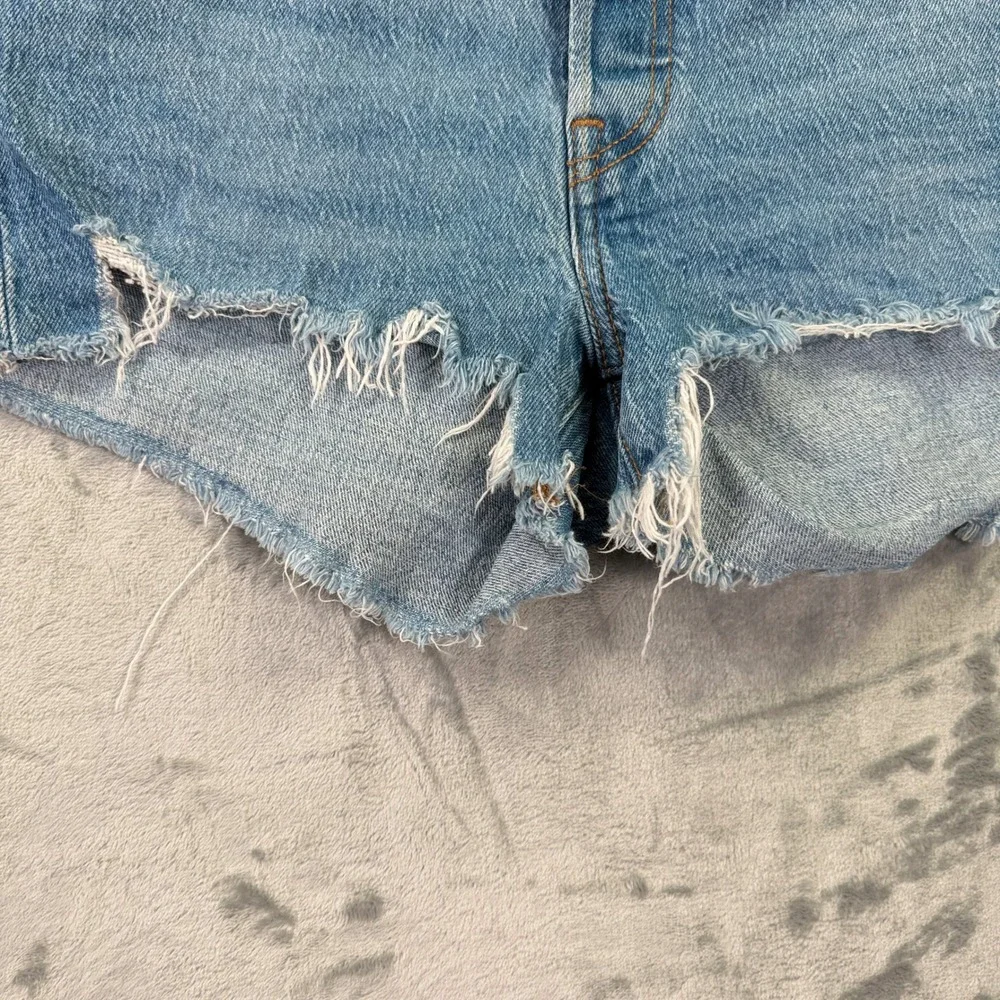 Levis 501 Original High Rise Denim Shorts Medium Wash Cut Off Size 26 56327-0251